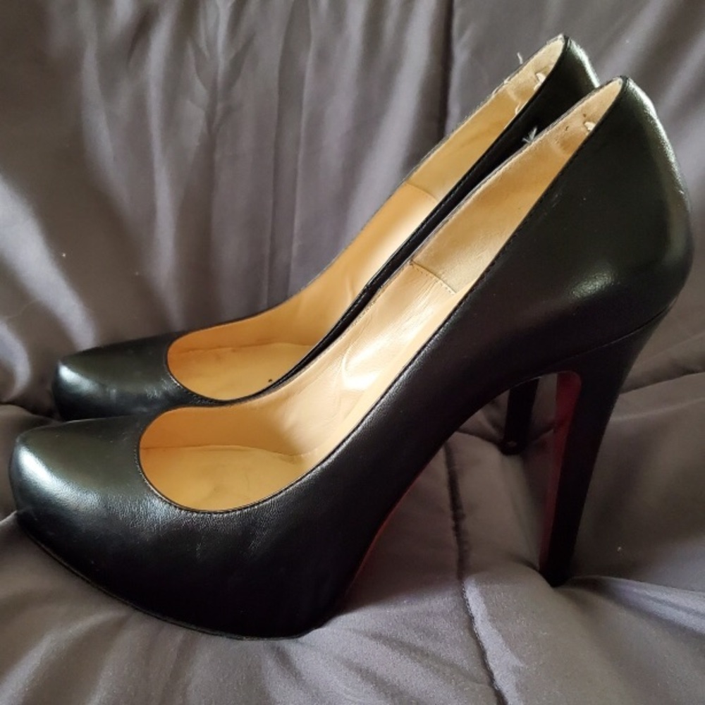 BARELY WORN CHRISTIAN LOUBOUTIN HEELS